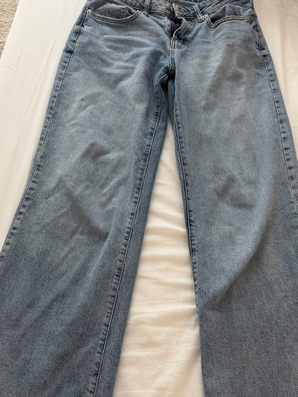 Classic Women's low waisted light blue jeans